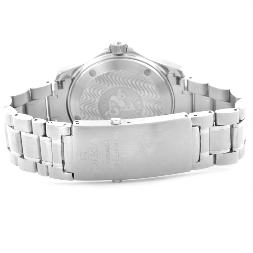 The image shows the back view of an Omega Seamaster 2551.80.00 Men
s Stainless Steel Blue Dial 2551.80.00 Men
s Stainless Steel Blue Dial watch, focusing on the bracelet and clasp.