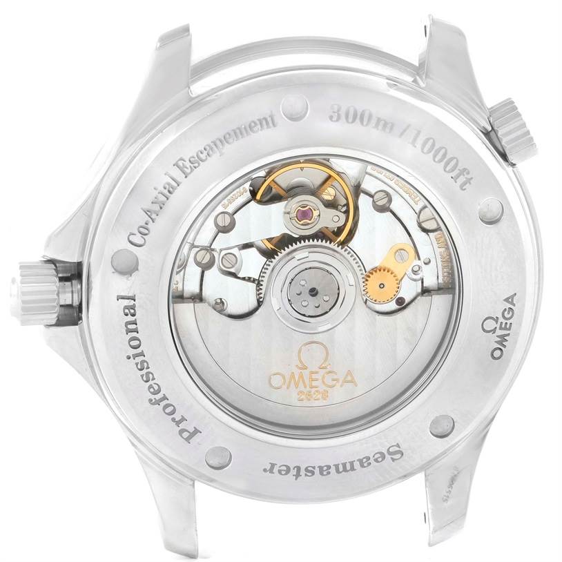 The image shows the case back of the Omega Seamaster 2535.80.00 Men
s Stainless Steel Blue Dial 2535.80.00 Men
s Stainless Steel Blue Dial model, revealing its internal mechanism and engravings.