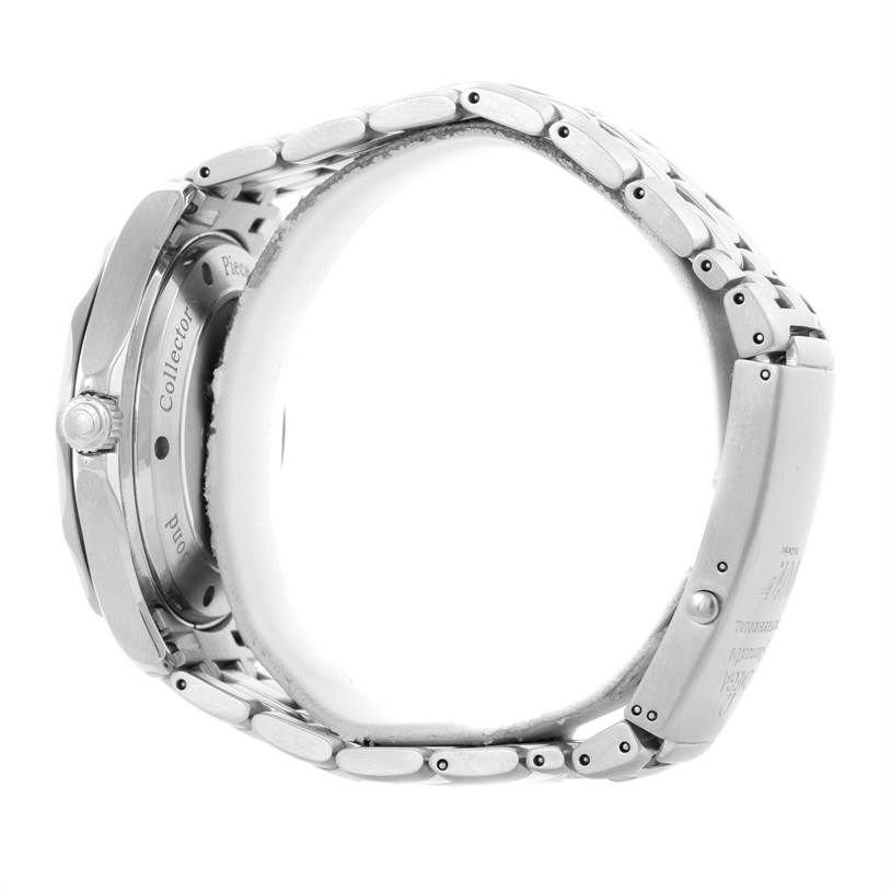 Side view of the Omega Seamaster 212.30.41.20.01.001 Men
s Stainless Steel Black Dial 212.30.41.20.01.001 Men
s Stainless Steel Black Dial watch, showcasing its metal bracelet and side profile of the case.