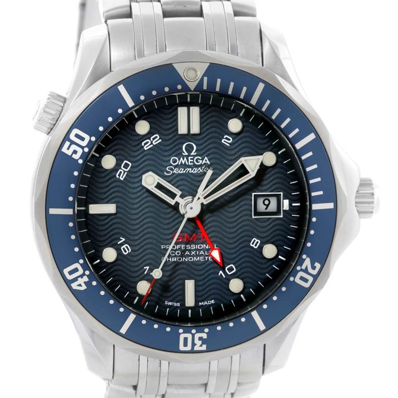 The image shows a close-up, front view of an Omega Seamaster 2535.80.00 Men
s Stainless Steel Blue Dial 2535.80.00 Men
s Stainless Steel Blue Dial watch, highlighting its dial, bezel, and part of the bracelet.