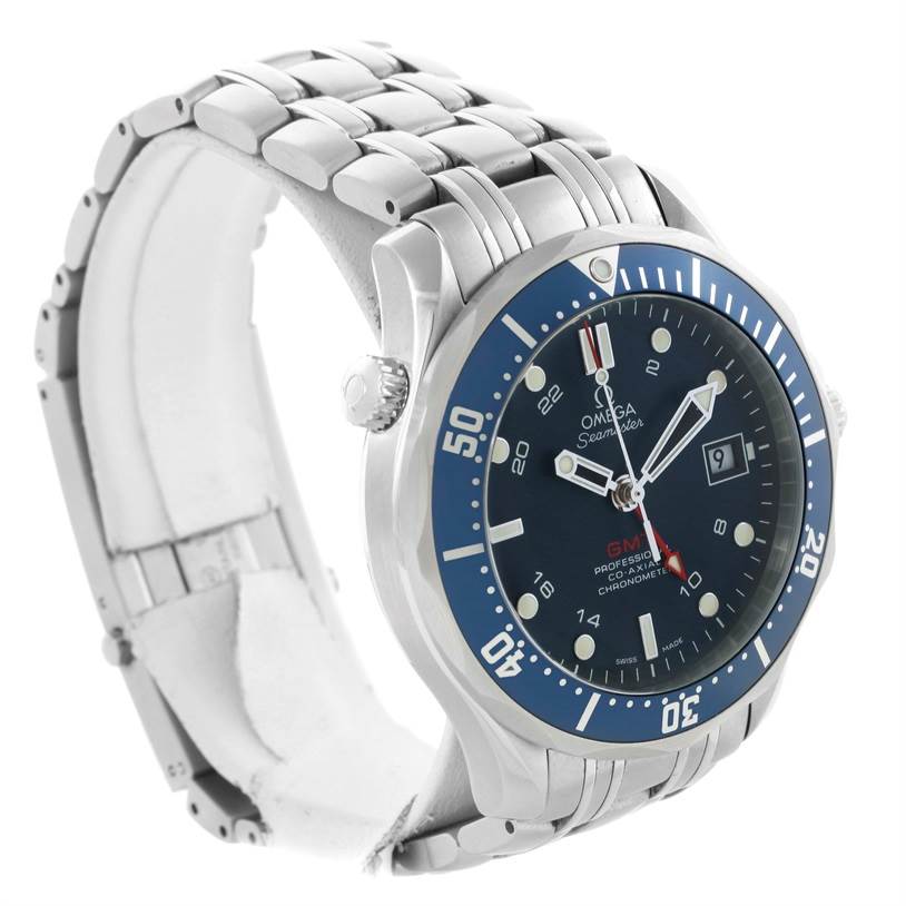 This image shows a side and front angle of the Omega Seamaster 2535.80.00 Men
s Stainless Steel Blue Dial 2535.80.00 Men
s Stainless Steel Blue Dial watch, highlighting its dial, bezel, and bracelet.