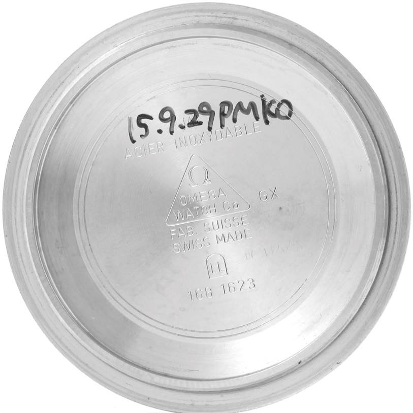 The image shows the stainless steel case back of an Omega Seamaster 2531.80.00 Men
s Stainless Steel Blue Dial 2531.80.00 Men
s Stainless Steel Blue Dial watch.