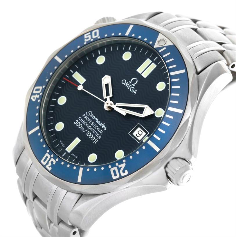 The image shows an angled view of the Omega Seamaster 2531.80.00 Men
s Stainless Steel Blue Dial 2531.80.00 Men
s Stainless Steel Blue Dial watch, highlighting its face, bezel, crown, and part of the bracelet.
