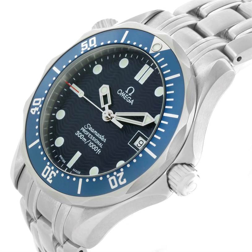 This image shows the Omega Seamaster 2561.80.00 Men
s Stainless Steel Blue Dial 2561.80.00 Men
s Stainless Steel Blue Dial watch at an angled side view, showcasing its blue dial, bezel, and stainless steel bracelet.