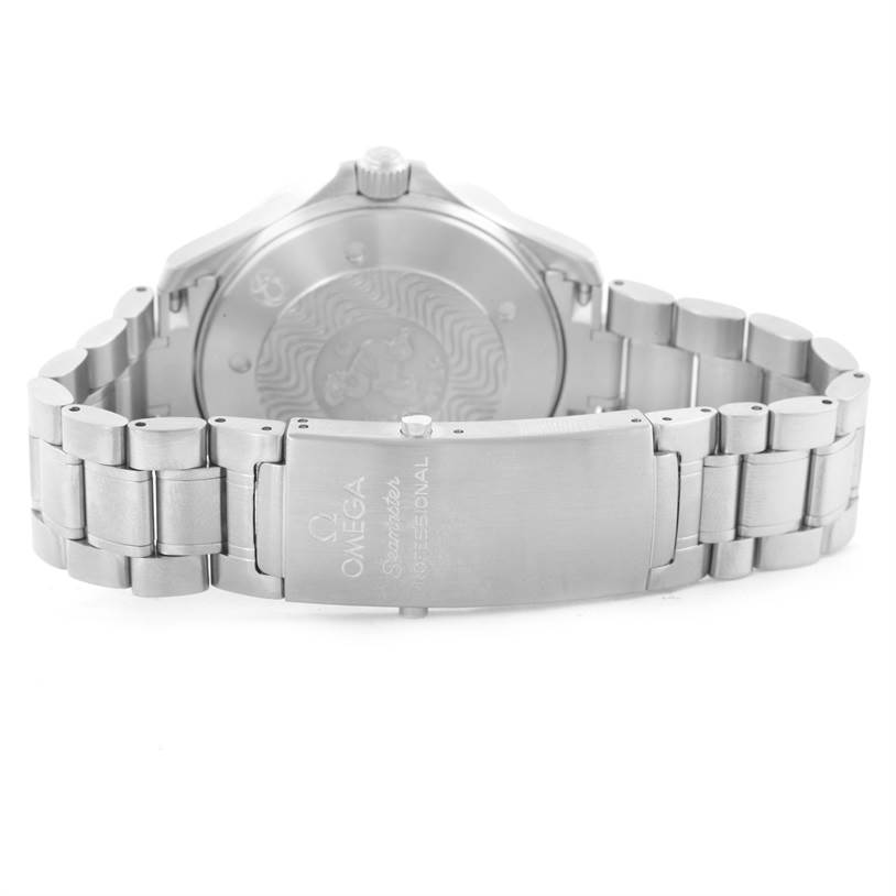 The image shows the back view of an Omega Seamaster 2538.20.00 Men
s Stainless Steel White Dial 2538.20.00 Men
s Stainless Steel White Dial watch, highlighting its metal bracelet and clasp.