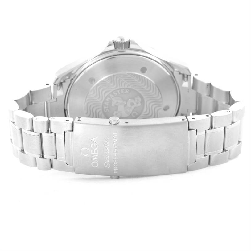 The image shows the back of an Omega Seamaster 2254.50.00 Men
s Stainless Steel Black Dial 2254.50.00 Men
s Stainless Steel Black Dial watch, highlighting the case back and clasp with the bracelet.