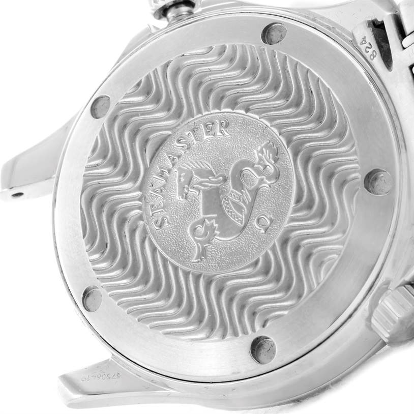 The image shows the back casing of the Omega Seamaster 2561.80.00 Men
s Stainless Steel Blue Dial 2561.80.00 Men
s Stainless Steel Blue Dial watch, highlighting its engraved wave pattern and central emblem.