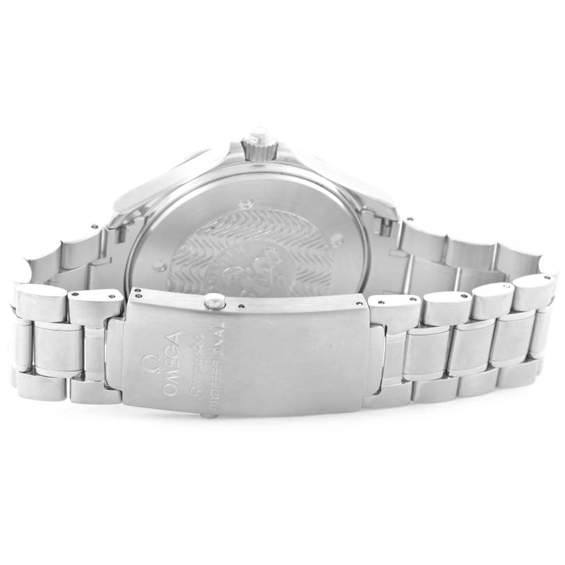 The image shows the back view of the Omega Seamaster 2254.50.00 Men
s Stainless Steel Black Dial 2254.50.00 Men
s Stainless Steel Black Dial watch, focusing on the bracelet and clasp.