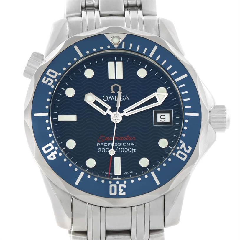 This is a front view of the Omega Seamaster 2223.80.00 Men
s Stainless Steel Blue Dial 2223.80.00 Men
s Stainless Steel Blue Dial watch, showcasing its dial, bezel, and bracelet.