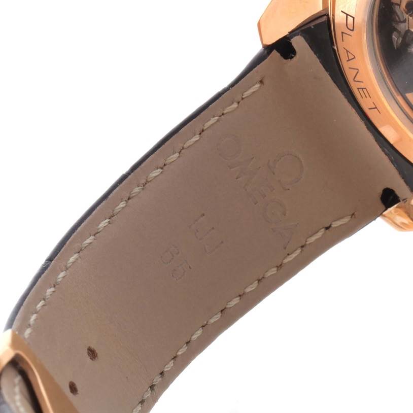 The image shows the back of the leather strap and part of the case of an Omega Seamaster 232.63.46.21.01.001 Men
s Black Dial 232.63.46.21.01.001 Men
s Black Dial watch from a close-up angle.