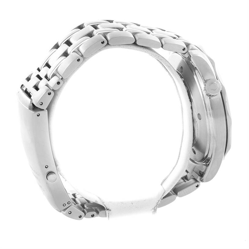 The image shows a side view of the Omega Seamaster 2531.80.00 Men
s Stainless Steel Blue Dial 2531.80.00 Men
s Stainless Steel Blue Dial watch displaying the band and side of the case.