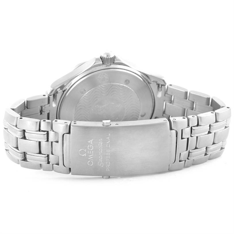 The image shows the back view of an Omega Seamaster 2531.80.00 Men
s Stainless Steel Blue Dial 2531.80.00 Men
s Stainless Steel Blue Dial watch, highlighting its clasp, bracelet, and case back.