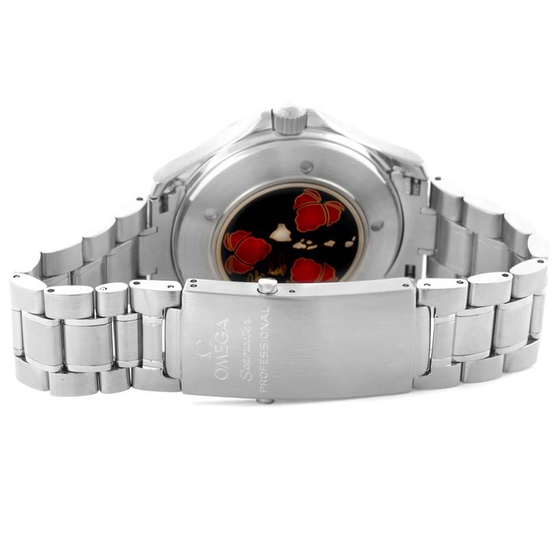 The image shows the back of an Omega Seamaster 2536.50.00 Men
s Stainless Steel Black Dial 2536.50.00 Men
s Stainless Steel Black Dial watch, highlighting its bracelet and clasp.