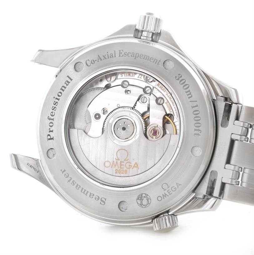 This image shows the back case and internal Co-Axial escapement mechanism of the Omega Seamaster 2535.80.00 Men
s Stainless Steel Blue Dial 2535.80.00 Men
s Stainless Steel Blue Dial watch.