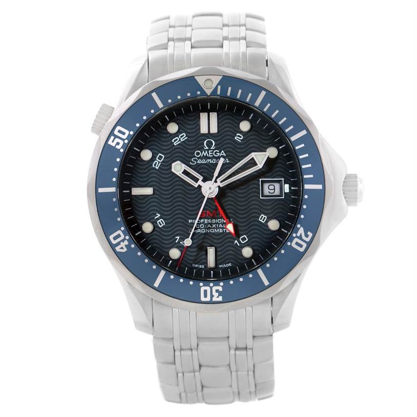 This is a front view of an Omega Seamaster 2535.80.00 Men
s Stainless Steel Blue Dial 2535.80.00 Men
s Stainless Steel Blue Dial watch showing the face, bezel, hands, dial, and bracelet.