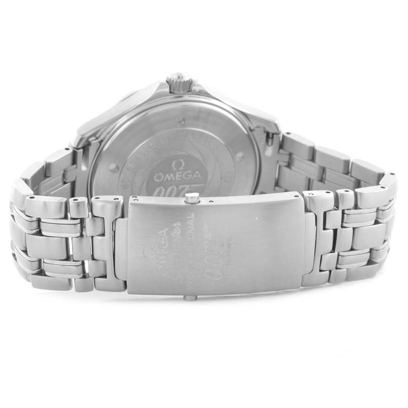 The image shows the back and clasp of an Omega Seamaster 2537.80.00 Men
s Stainless Steel Blue Dial 2537.80.00 Men
s Stainless Steel Blue Dial watch, highlighting the bracelet and engraved case back.