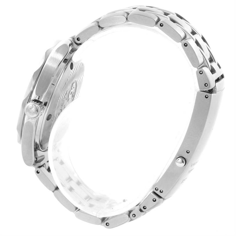 This side view of the Omega Seamaster 2561.80.00 Men
s Stainless Steel Blue Dial 2561.80.00 Men
s Stainless Steel Blue Dial shows the case, crown, and stainless steel bracelet.