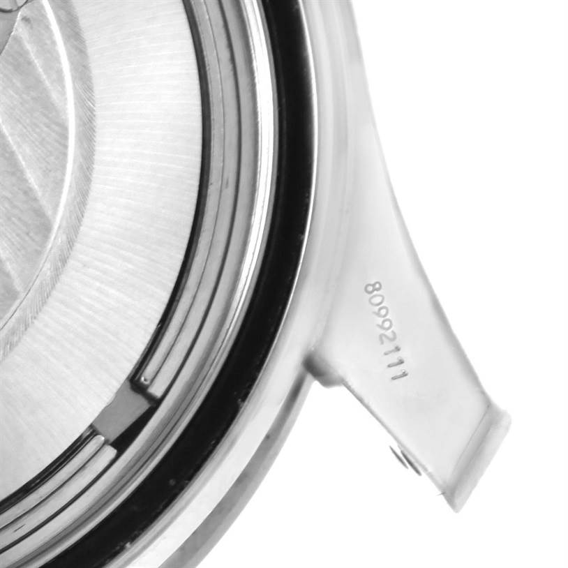 This image shows a close-up of the back casing and lug of the Omega Seamaster 2599.80.00 Men
s Stainless Steel Blue Dial 2599.80.00 Men
s Stainless Steel Blue Dial watch, highlighting its serial number.