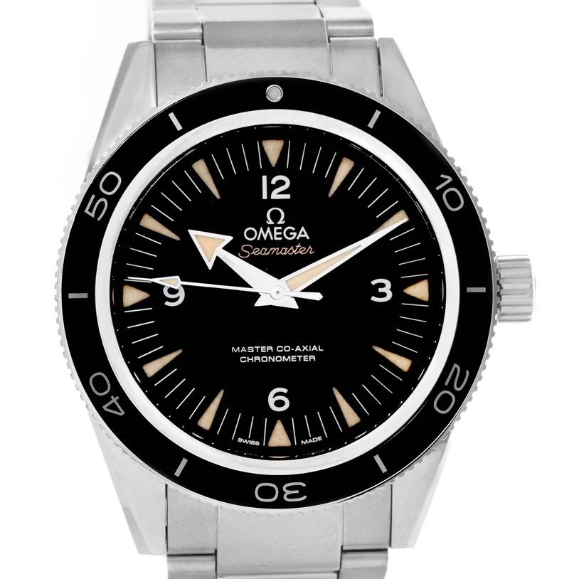 The image shows a front view of an Omega Seamaster 233.30.41.21.01.001 Stainless Steel Black Dial 233.30.41.21.01.001 Stainless Steel Black Dial watch highlighting its dial, bezel, and bracelet.