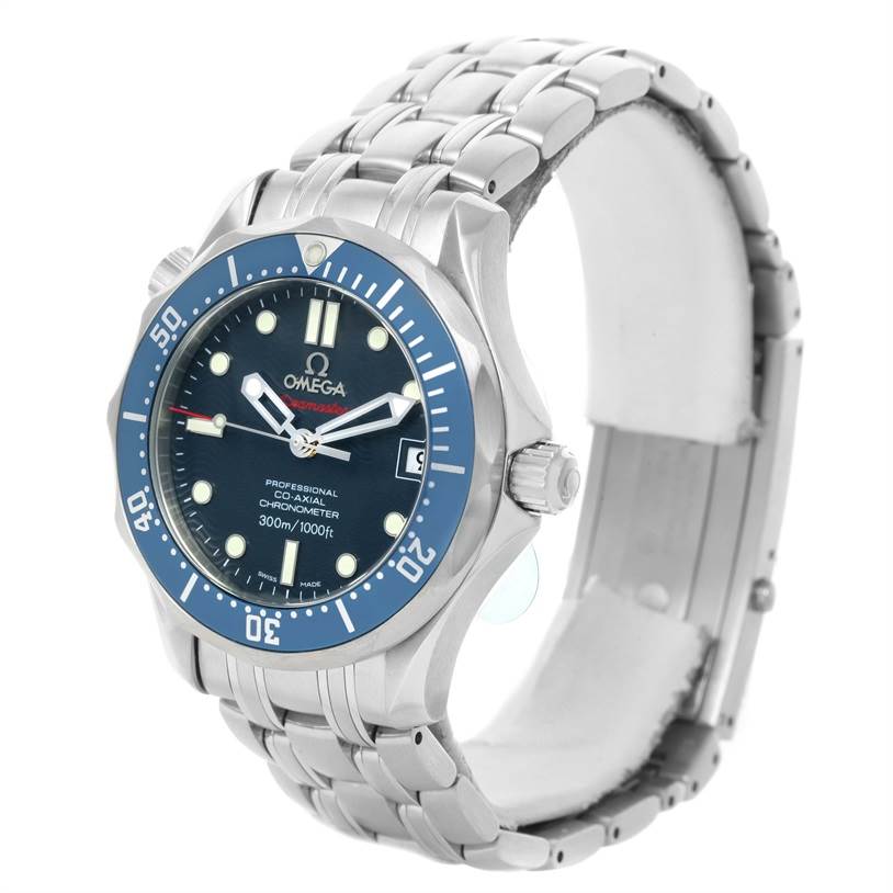 This image shows a stainless steel Omega Seamaster 2222.80.00 Men
s Stainless Steel Blue Dial 2222.80.00 Men
s Stainless Steel Blue Dial watch at a three-quarter angle, highlighting its blue dial, bezel, and metal bracelet.
