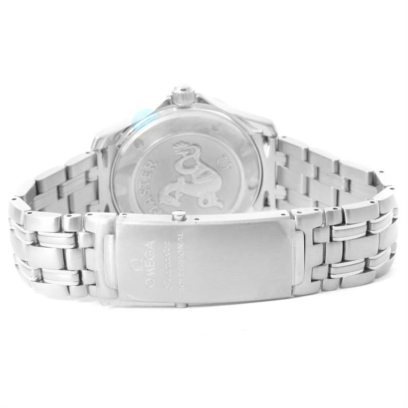 The photo shows the back of an Omega Seamaster 2222.80.00 Men
s Stainless Steel Blue Dial 2222.80.00 Men
s Stainless Steel Blue Dial watch, highlighting the case back and clasp with engraved details.