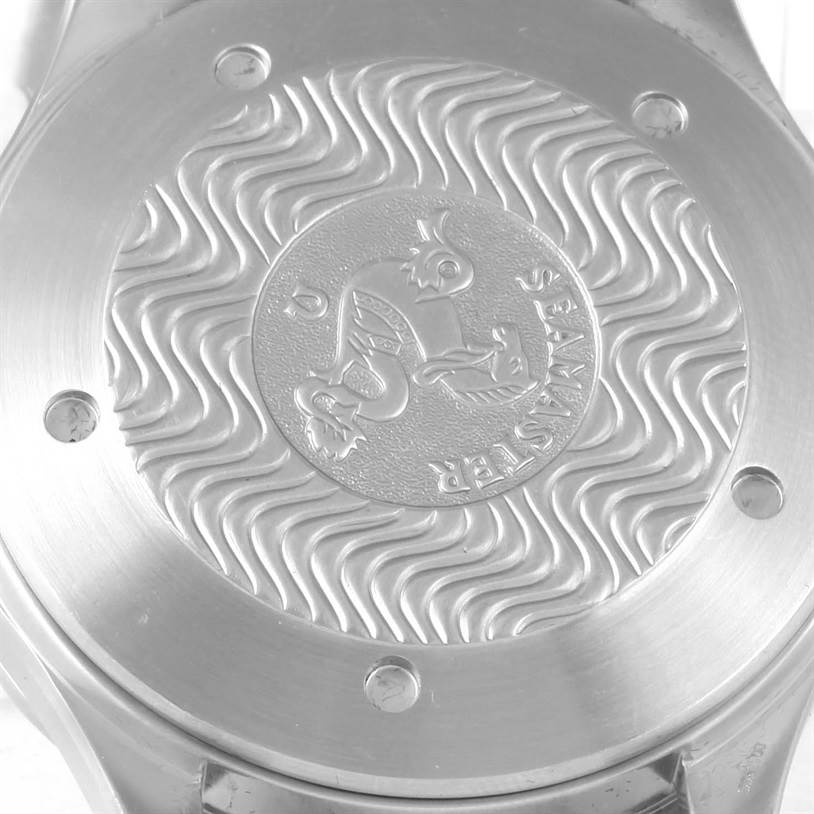 This image shows the case back of an Omega Seamaster 2538.20.00 Men
s Stainless Steel White Dial 2538.20.00 Men
s Stainless Steel White Dial watch, featuring the trademark wave pattern and emblem.