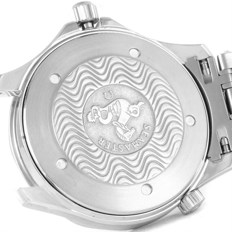 The image shows the case back of the Omega Seamaster 2531.80.00 Men
s Stainless Steel Blue Dial 2531.80.00 Men
s Stainless Steel Blue Dial watch, highlighting the wave pattern and engraved logo.