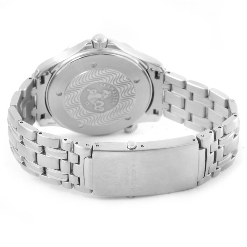 The image shows the back view of an Omega Seamaster 2541.80.00 Men
s Stainless Steel Blue Dial 2541.80.00 Men
s Stainless Steel Blue Dial watch, highlighting the case back, bracelet, and clasp.