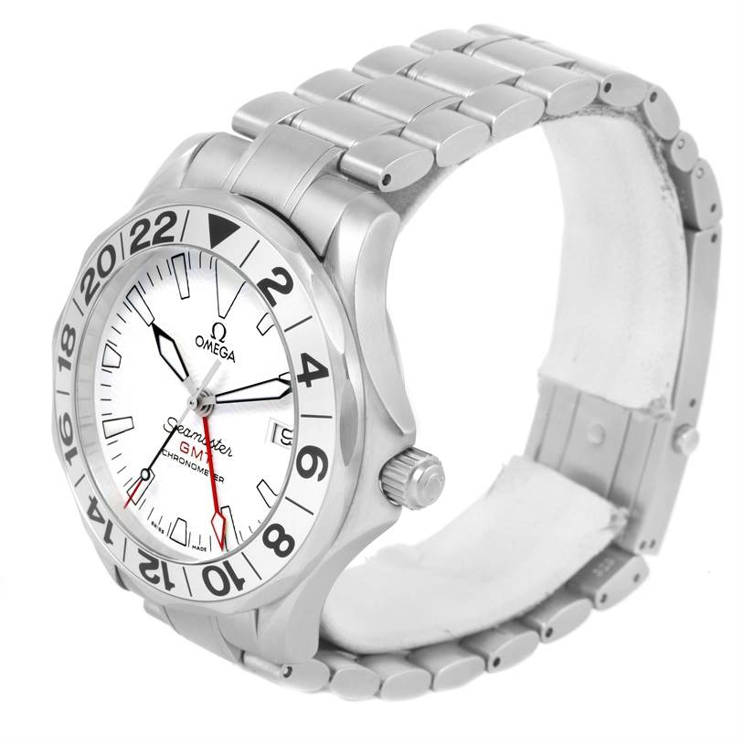 The image shows a side-angle view of the Omega Seamaster 2538.20.00 Men
s Stainless Steel White Dial 2538.20.00 Men
s Stainless Steel White Dial watch, focusing on its dial, bezel, and metal strap.