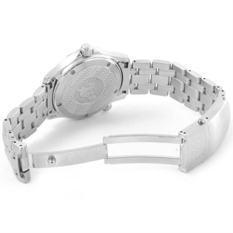 This image shows the back and bracelet clasp of an Omega Seamaster 2561.80.00 Men
s Stainless Steel Blue Dial 2561.80.00 Men
s Stainless Steel Blue Dial watch at an angled overhead view.