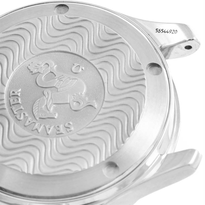 The image shows the case back of an Omega Seamaster 2561.80.00 Men
s Stainless Steel Blue Dial 2561.80.00 Men
s Stainless Steel Blue Dial watch, displaying its engraved logo and serial number.