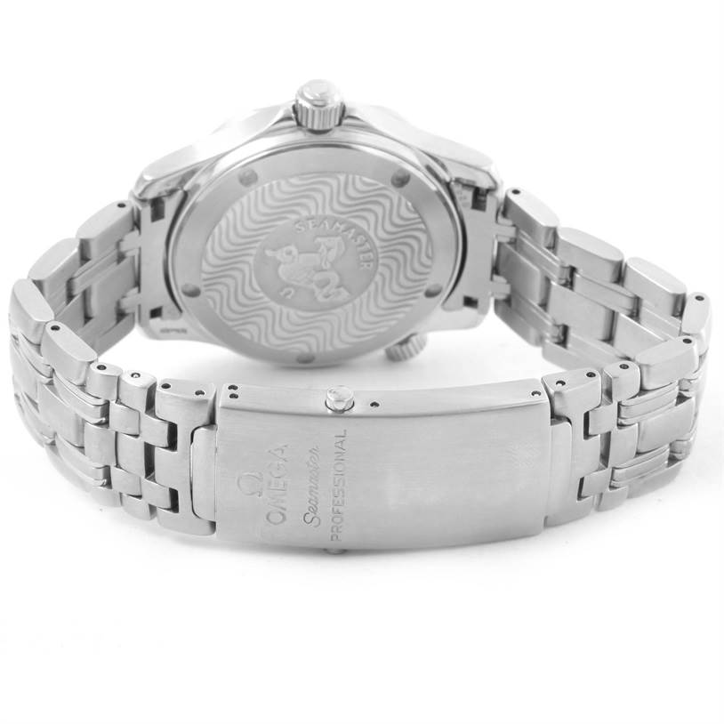 This image shows the back view of the Omega Seamaster 2561.80.00 Men
s Stainless Steel Blue Dial 2561.80.00 Men
s Stainless Steel Blue Dial watch, highlighting the case back and clasp of the metal bracelet.