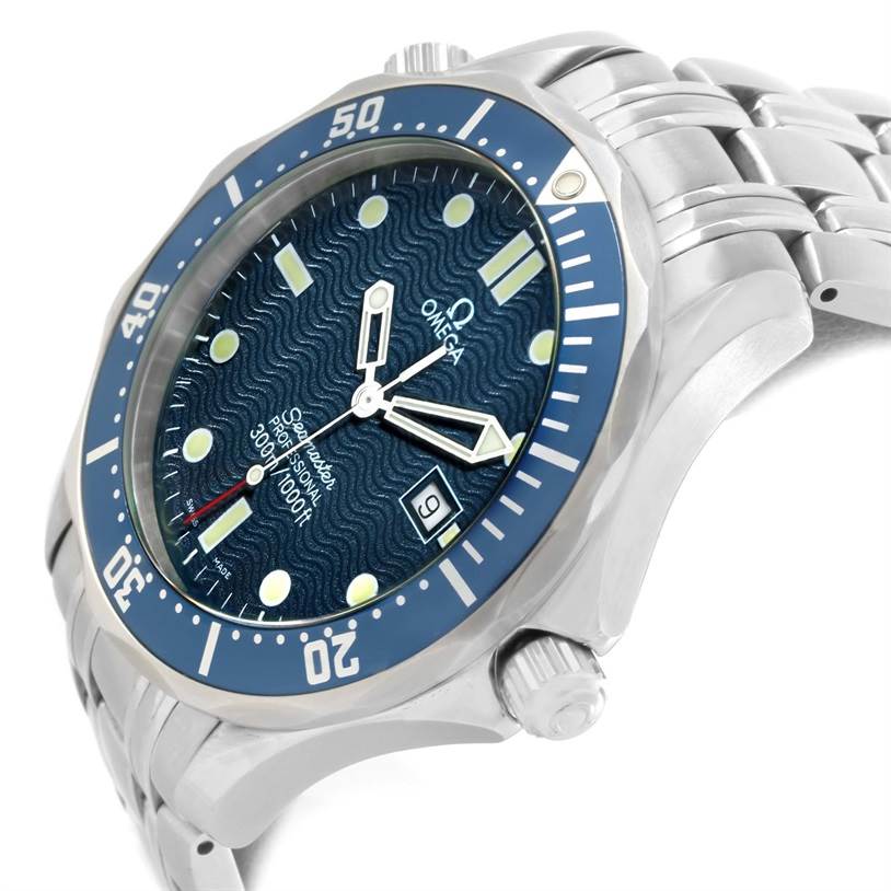The image shows a side angle view of an Omega Seamaster 2541.80.00 Men
s Stainless Steel Blue Dial 2541.80.00 Men
s Stainless Steel Blue Dial watch, highlighting the dial, bezel, and stainless steel bracelet.