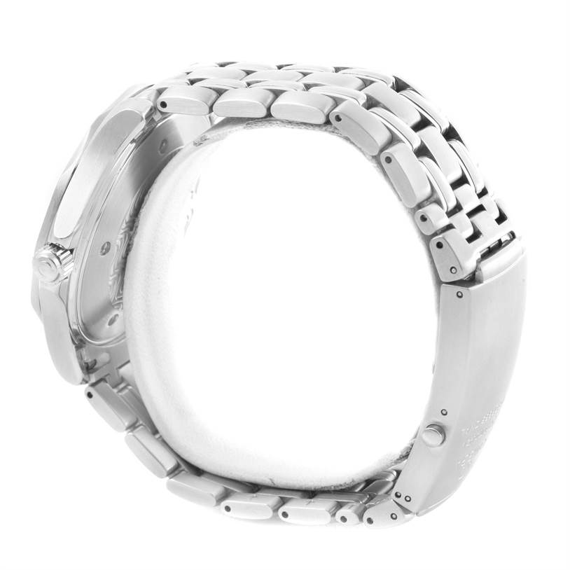 This image shows a side view of an Omega Seamaster 2541.80.00 Men
s Stainless Steel Blue Dial 2541.80.00 Men
s Stainless Steel Blue Dial watch, highlighting its stainless steel bracelet and clasp.