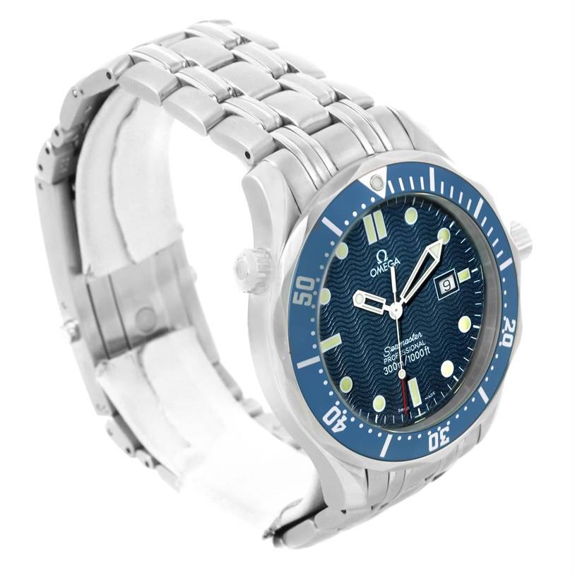 The image shows an angled view of an Omega Seamaster 2541.80.00 Men
s Stainless Steel Blue Dial 2541.80.00 Men
s Stainless Steel Blue Dial watch, displaying the face, bezel, and part of the stainless steel bracelet.