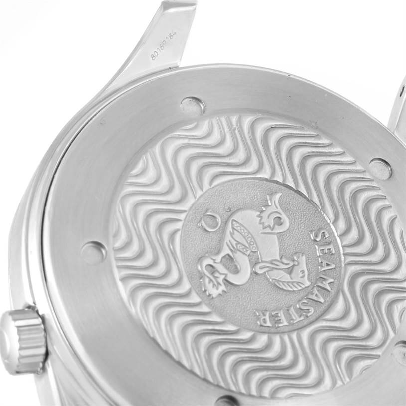 The image shows the back case of the Omega Seamaster 2531.80.00 Men
s Stainless Steel Blue Dial 2531.80.00 Men
s Stainless Steel Blue Dial watch, highlighting its engraved logo and wavy pattern design.