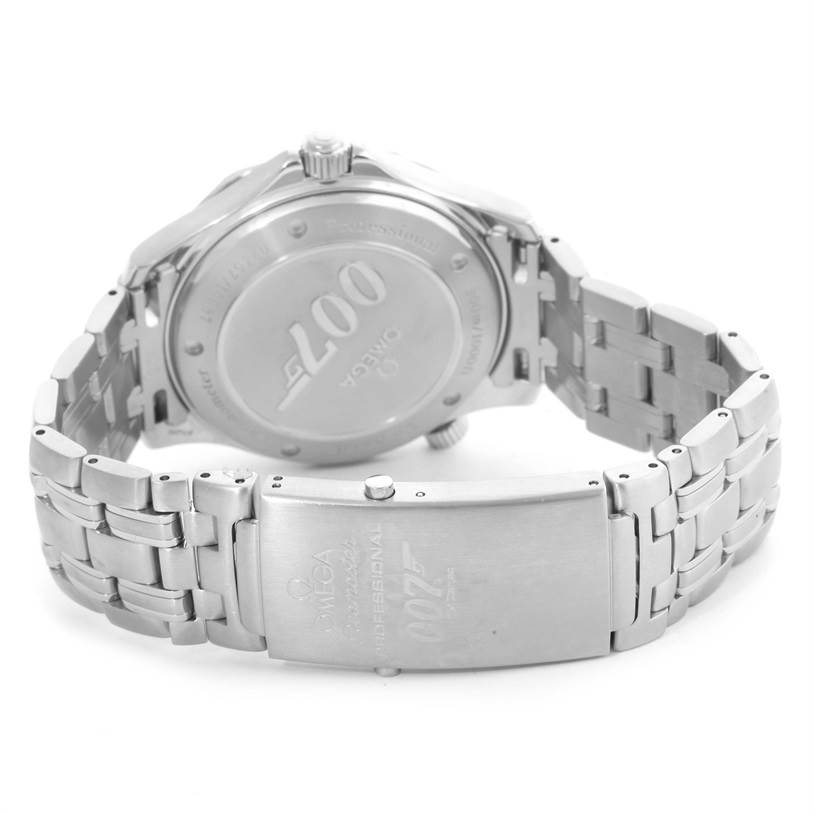 The image shows the back and clasp of an Omega Seamaster 2226.80.00 Men
s Stainless Steel Blue Dial 2226.80.00 Men
s Stainless Steel Blue Dial watch, highlighting the case back and metal bracelet.