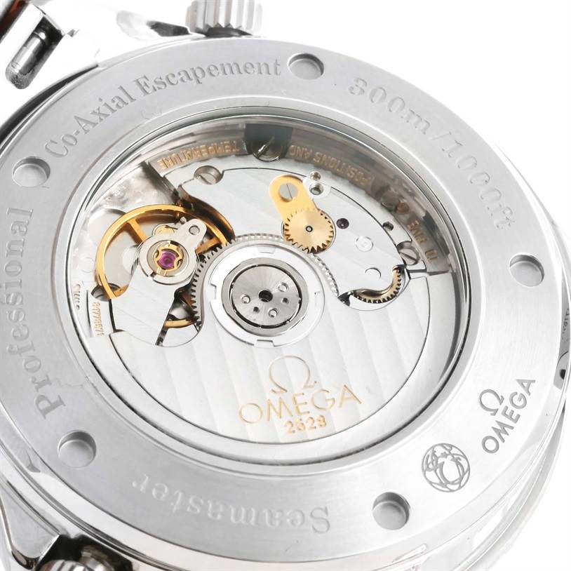This image shows the back of the Omega Seamaster 2535.80.00 Men
s Stainless Steel Blue Dial 2535.80.00 Men
s Stainless Steel Blue Dial watch, revealing its Co-Axial movement and internal mechanics.