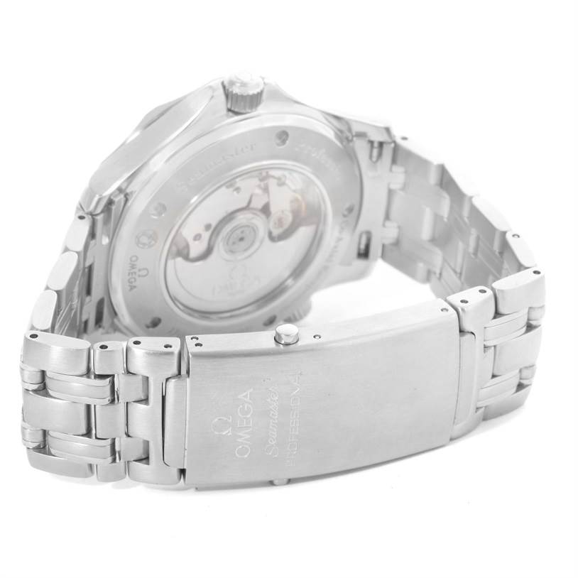 The image shows the back of an Omega Seamaster 2535.80.00 Men
s Stainless Steel Blue Dial 2535.80.00 Men
s Stainless Steel Blue Dial watch, revealing its transparent case back and bracelet clasp.