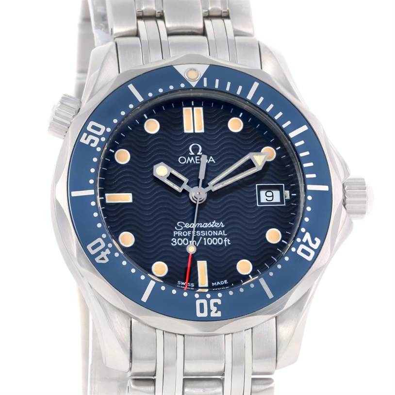 The image shows a frontal view of the Omega Seamaster 2561.80.00 Men
s Stainless Steel Blue Dial 2561.80.00 Men
s Stainless Steel Blue Dial watch, highlighting its dial, bezel, and bracelet.