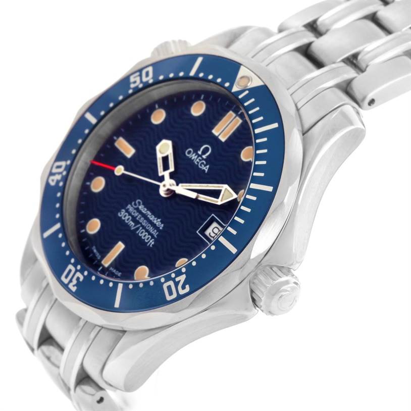 This image shows a close-up angle of the Omega Seamaster 2561.80.00 Men
s Stainless Steel Blue Dial 2561.80.00 Men
s Stainless Steel Blue Dial watch, highlighting the dial, bezel, crown, and part of the bracelet.