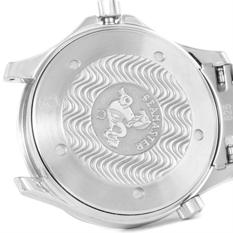 The image shows the case back of the Omega Seamaster 2541.80.00 Men
s Stainless Steel Blue Dial 2541.80.00 Men
s Stainless Steel Blue Dial watch, highlighting its distinct wavy pattern and central logo.