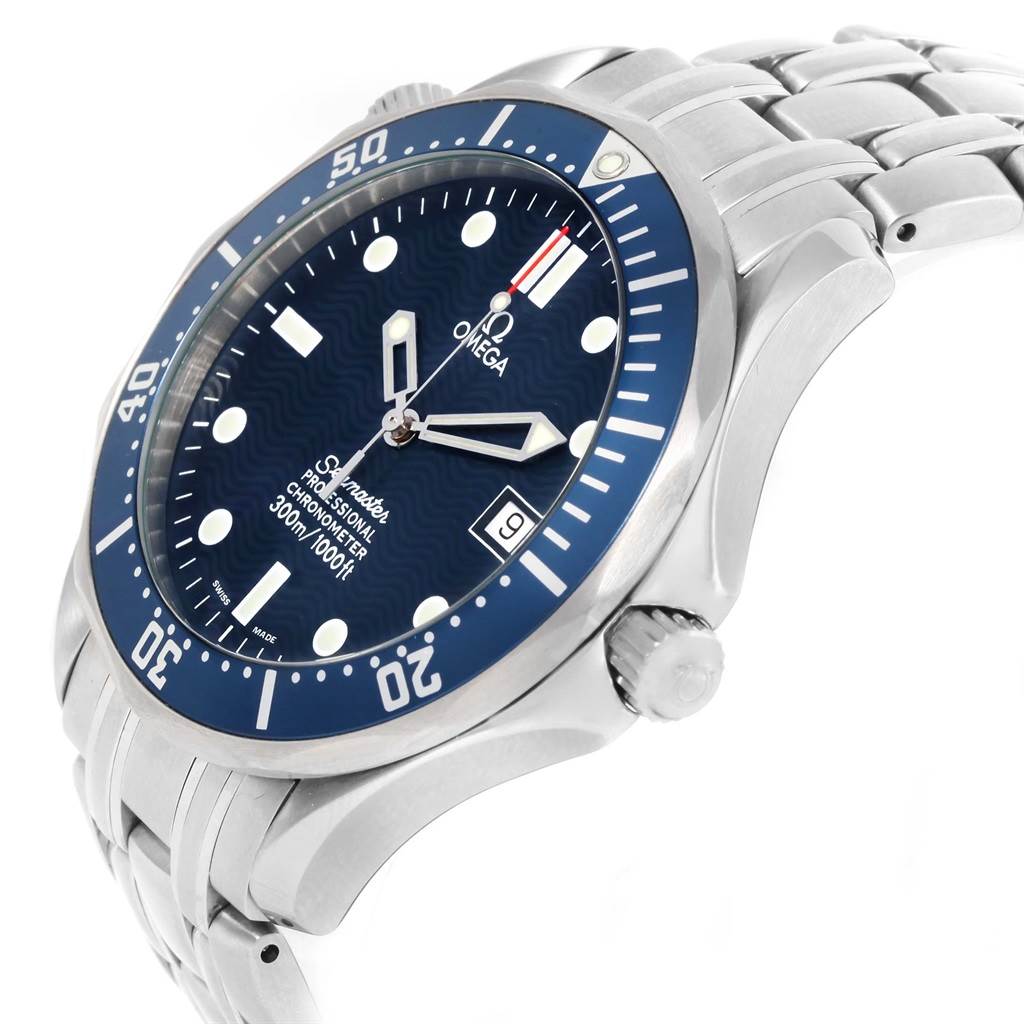 The image shows a side view of the Omega Seamaster 2531.80.00 Men
s Stainless Steel Blue Dial 2531.80.00 Men
s Stainless Steel Blue Dial watch, highlighting its bezel, dial, crown, and stainless steel bracelet.