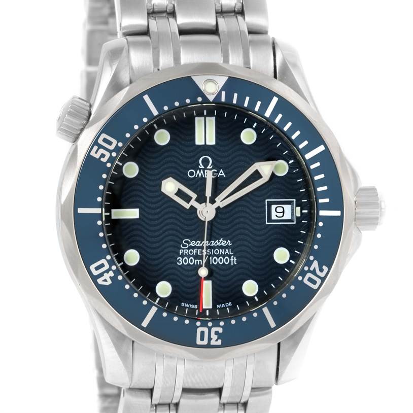 The image shows a front view of the Omega Seamaster 2561.80.00 Men
s Stainless Steel Blue Dial 2561.80.00 Men
s Stainless Steel Blue Dial watch, highlighting its face, bezel, and part of the metal bracelet.
