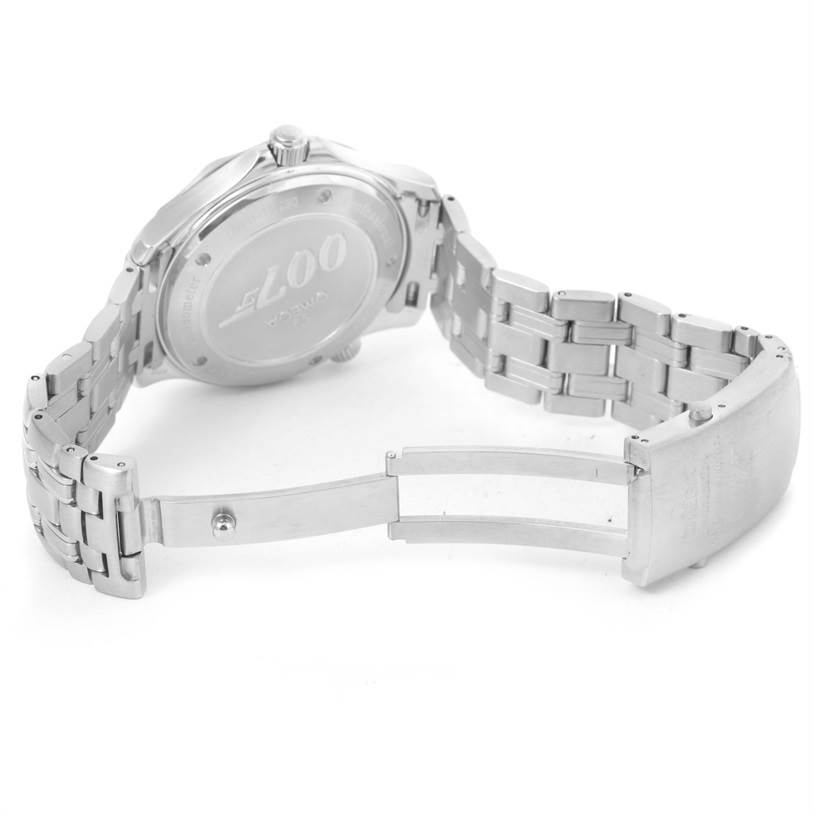 The image shows the open clasp and back view of an Omega Seamaster 2226.80.00 Men
s Stainless Steel Blue Dial 2226.80.00 Men
s Stainless Steel Blue Dial watch.