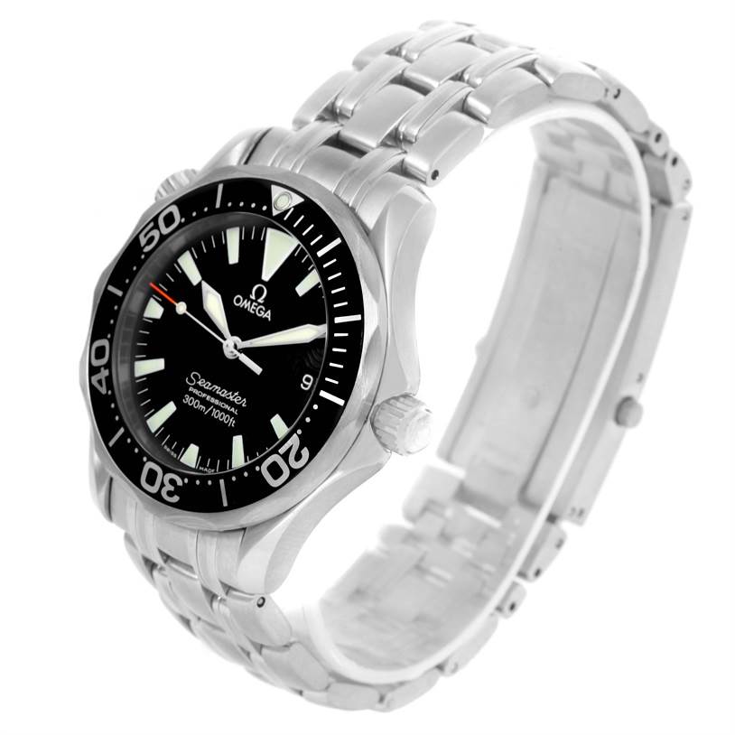 This image shows a three-quarter view of the Omega Seamaster 2262.50.00 Men
s Stainless Steel Black Dial 2262.50.00 Men
s Stainless Steel Black Dial watch, highlighting the face, bezel, and metal bracelet.