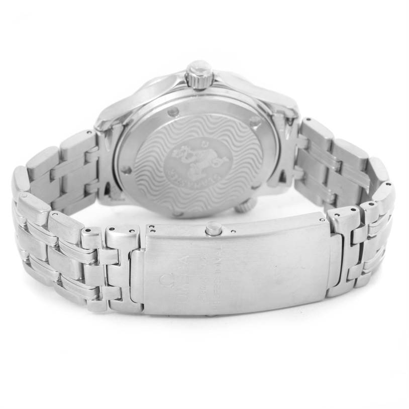 The image shows the back case and bracelet of the Omega Seamaster 2262.50.00 Men
s Stainless Steel Black Dial 2262.50.00 Men
s Stainless Steel Black Dial watch, highlighting the clasp and caseback detailing.