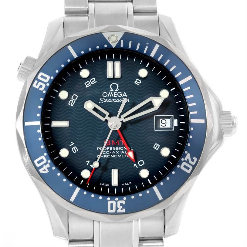 The image shows a front view of the Omega Seamaster 2535.80.00 Men
s Stainless Steel Blue Dial 2535.80.00 Men
s Stainless Steel Blue Dial watch, highlighting its face, bezel, and parts of the bracelet.