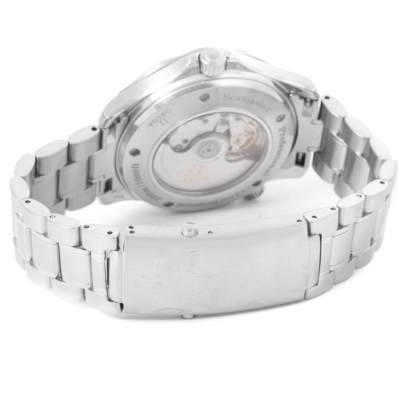 The image shows the back and bracelet of an Omega Seamaster 2535.80.00 Men
s Stainless Steel Blue Dial 2535.80.00 Men
s Stainless Steel Blue Dial watch, focusing on its clasp and transparent case back.