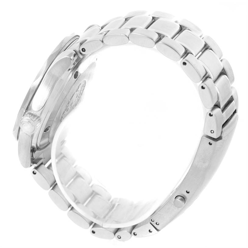 The image shows a side view of an Omega Seamaster 2252.50.00 Men
s Stainless Steel Black Dial 2252.50.00 Men
s Stainless Steel Black Dial watch, highlighting the bracelet and part of the case.